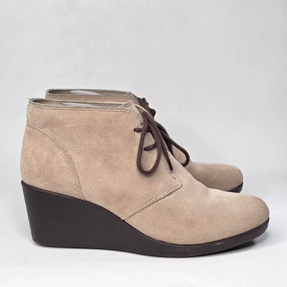 Crocs Leigh Women Size 9 Beige Tan Suede Wedge Heels Lace Up Ankle Boots 203419
